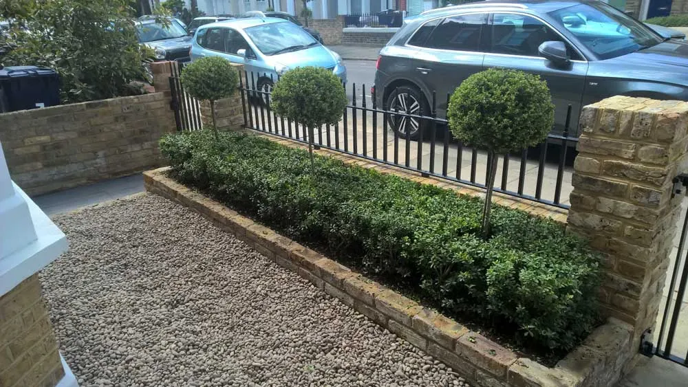 Chiswick black railings