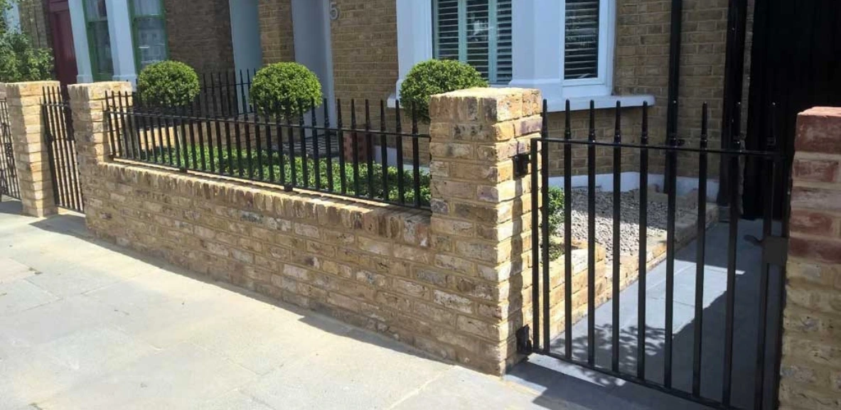 Chiswick black railings